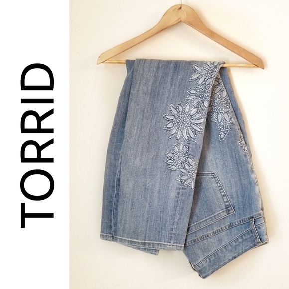 torrid Denim - ⬇️Torrid Boyfriend Embroidered Floral Stud 14